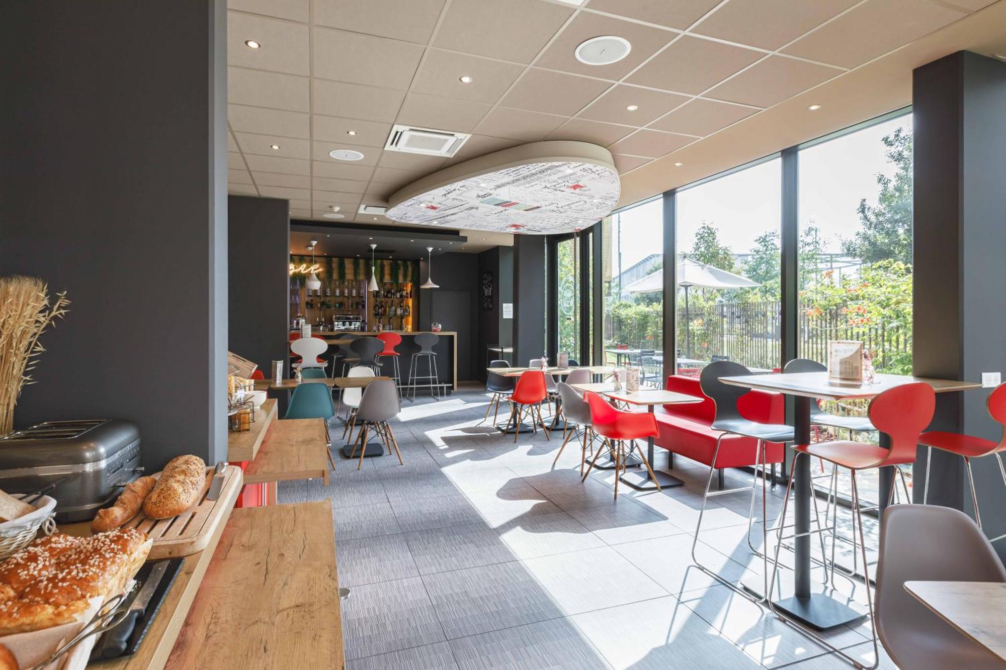 Ibis Lyon Carre De Soie Hotel Vaulx-en-Velin Exterior photo