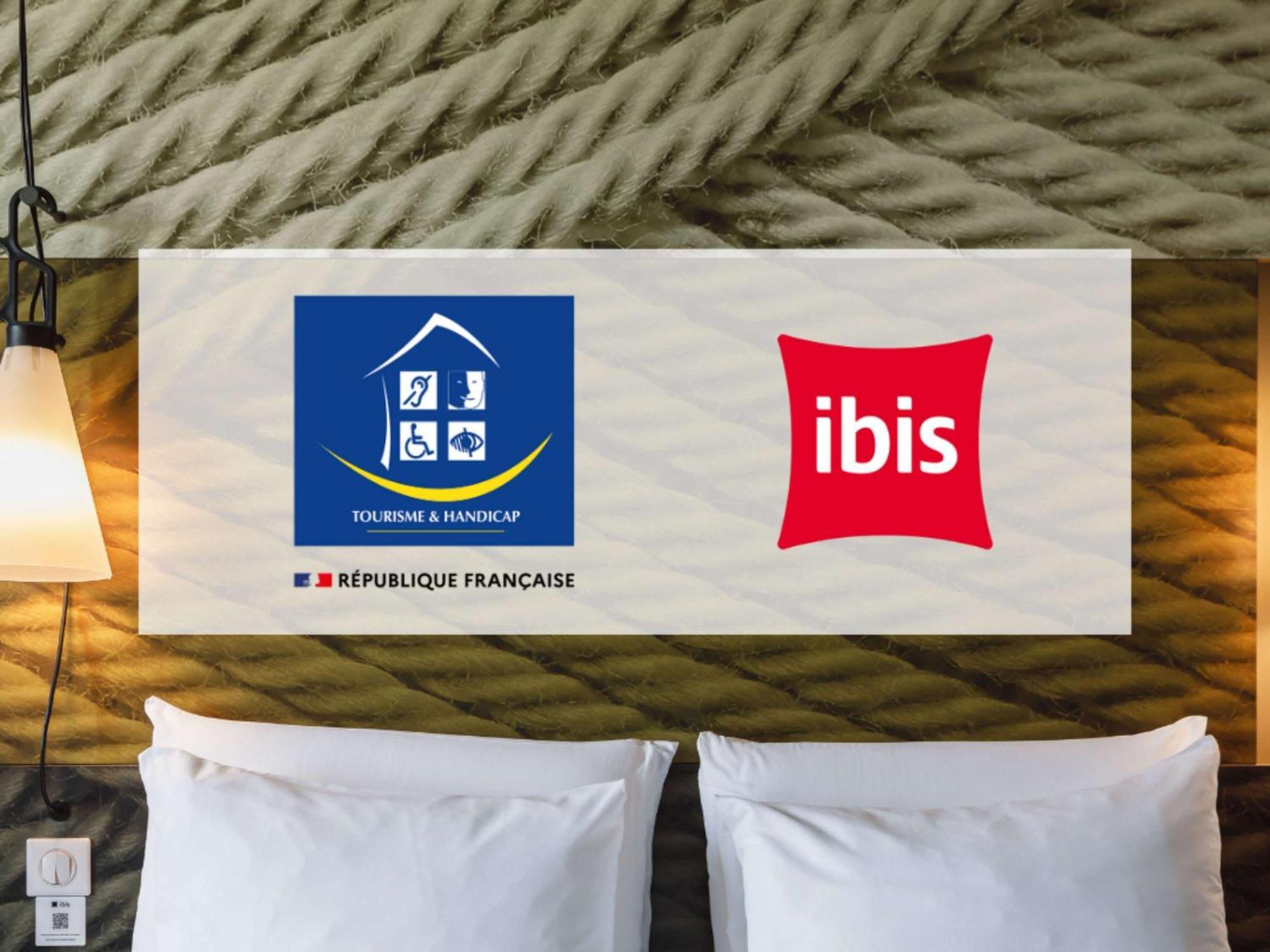 Ibis Lyon Carre De Soie Hotel Vaulx-en-Velin Exterior photo